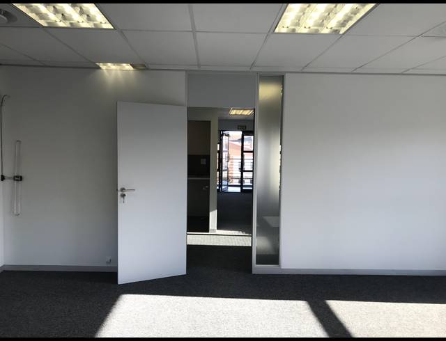 101M² OFFICE TO LET IN CENTURY CITY